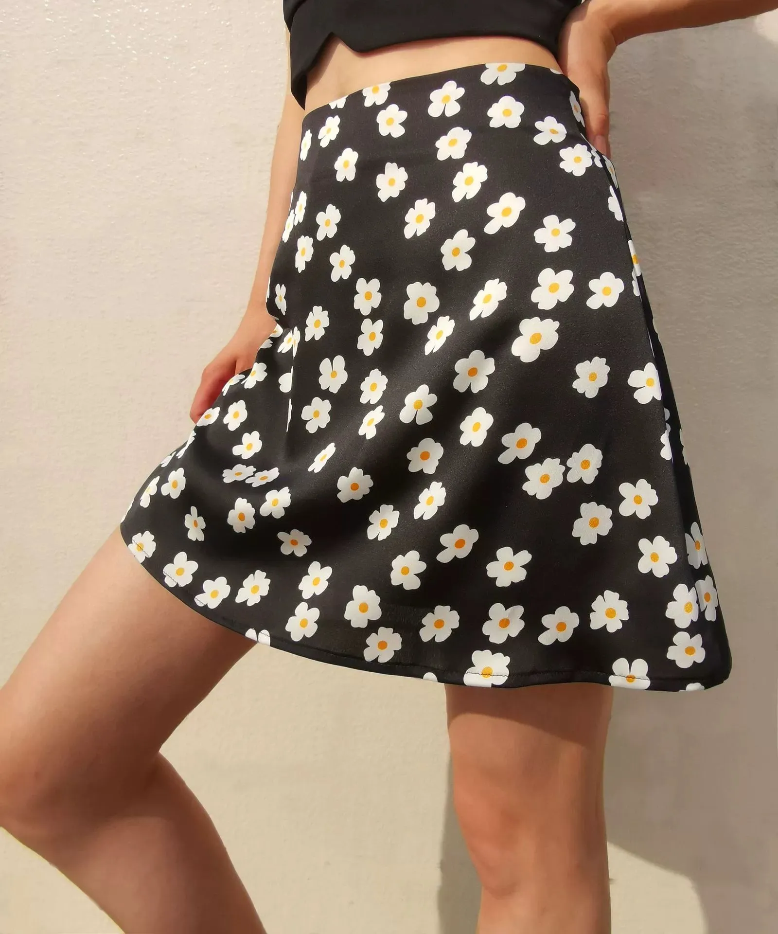 High Waist Mini Skirt with Casual Ditsy Floral Print in Satin Fabric