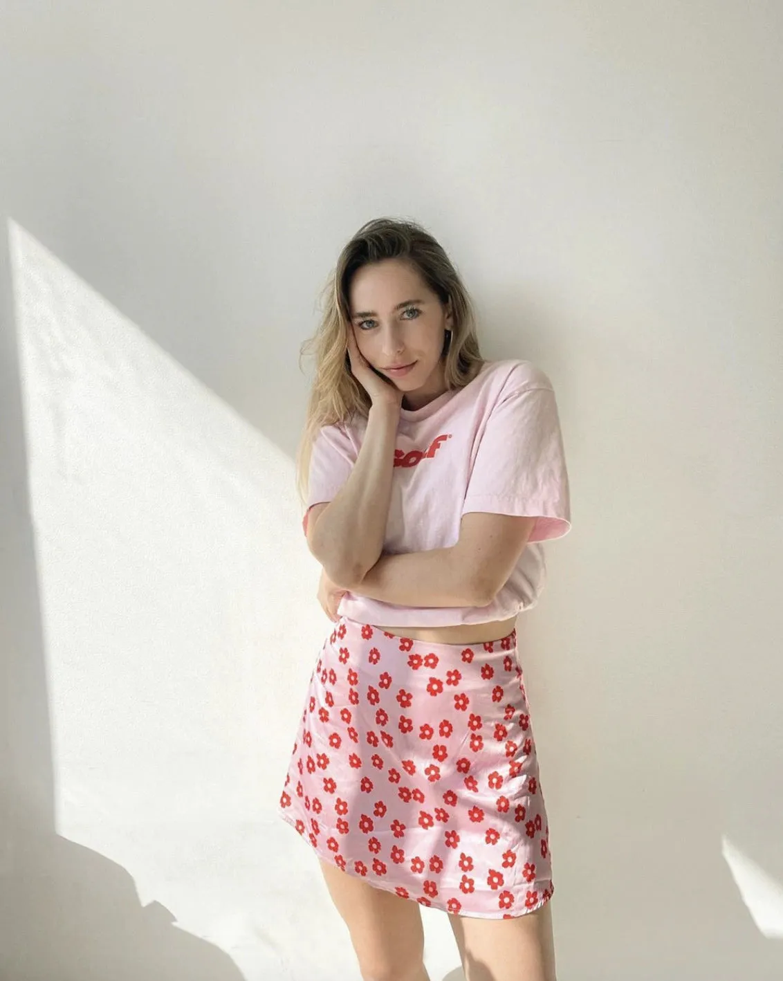 High Waist Mini Skirt with Casual Ditsy Floral Print in Satin Fabric