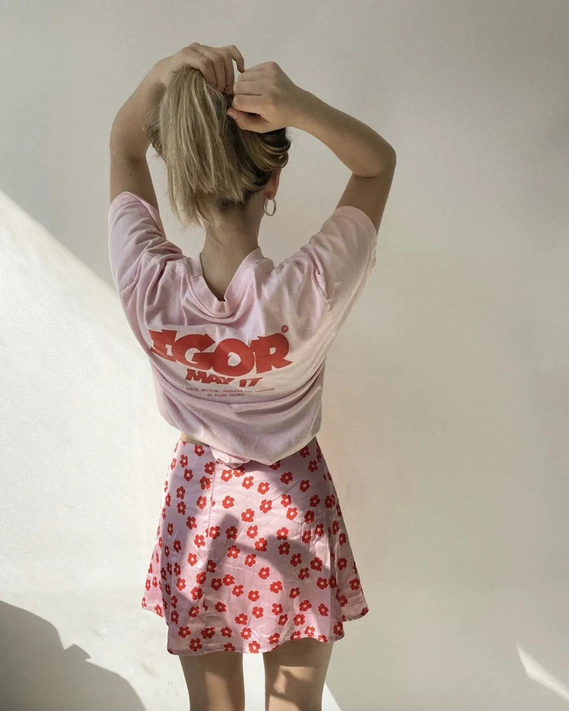 High Waist Mini Skirt with Casual Ditsy Floral Print in Satin Fabric