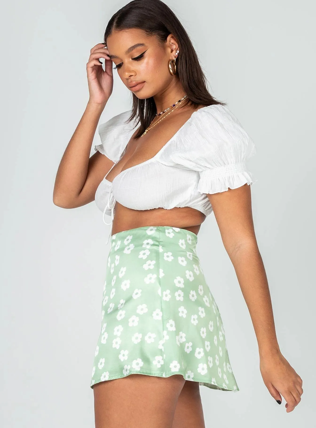 High Waist Mini Skirt with Casual Ditsy Floral Print in Satin Fabric