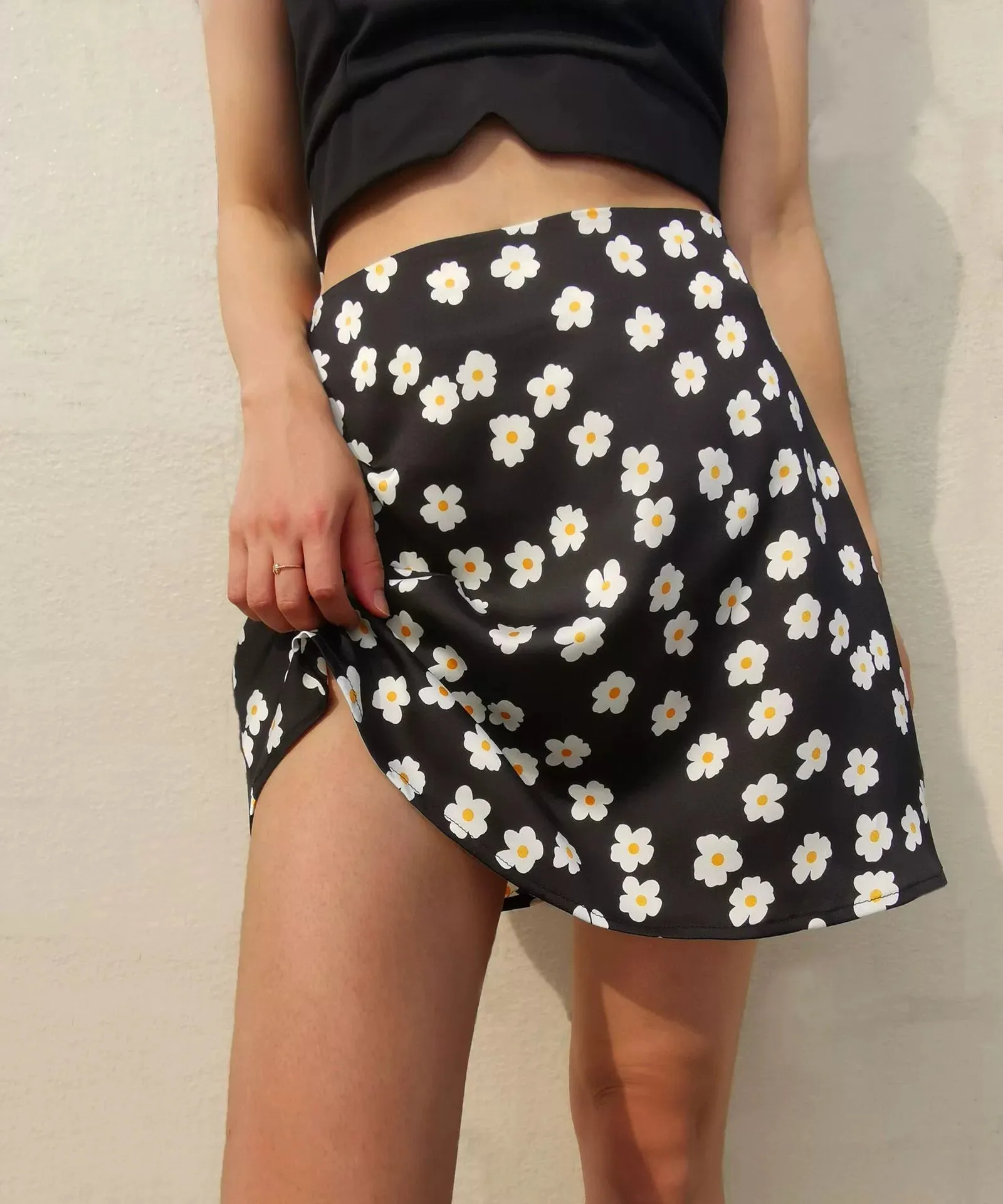 High Waist Mini Skirt with Casual Ditsy Floral Print in Satin Fabric