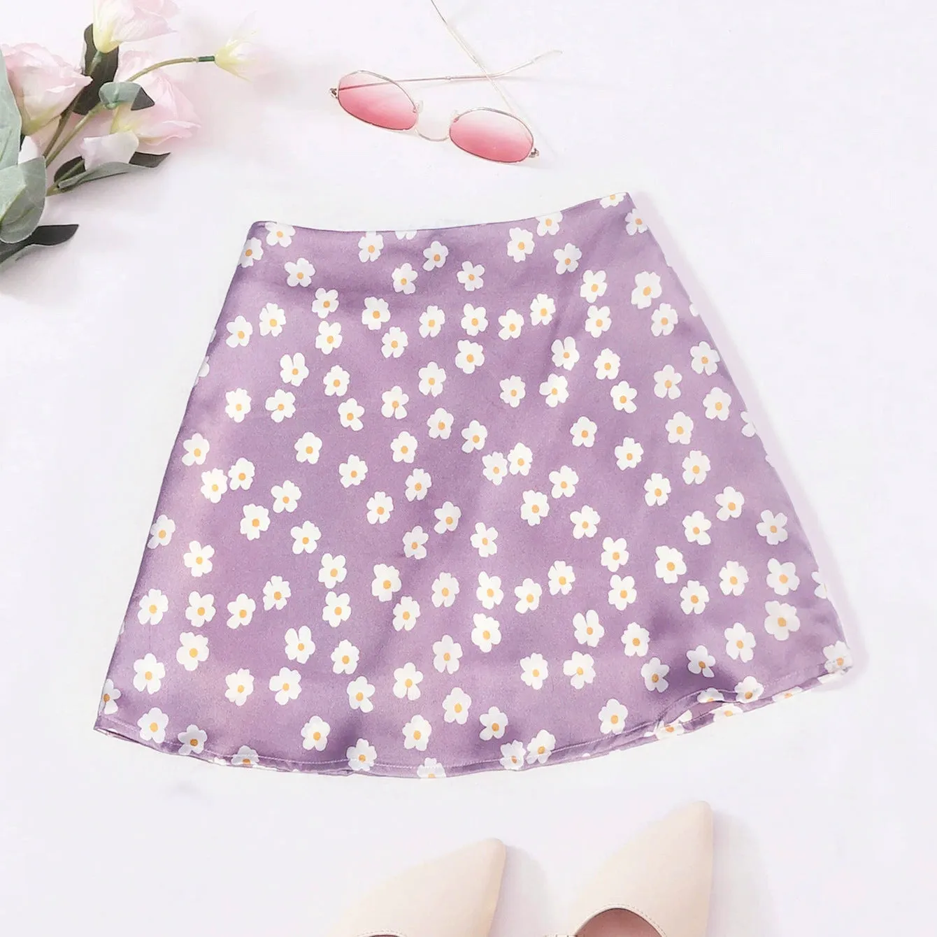 High Waist Mini Skirt with Casual Ditsy Floral Print in Satin Fabric