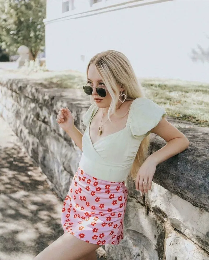 High Waist Mini Skirt with Casual Ditsy Floral Print in Satin Fabric