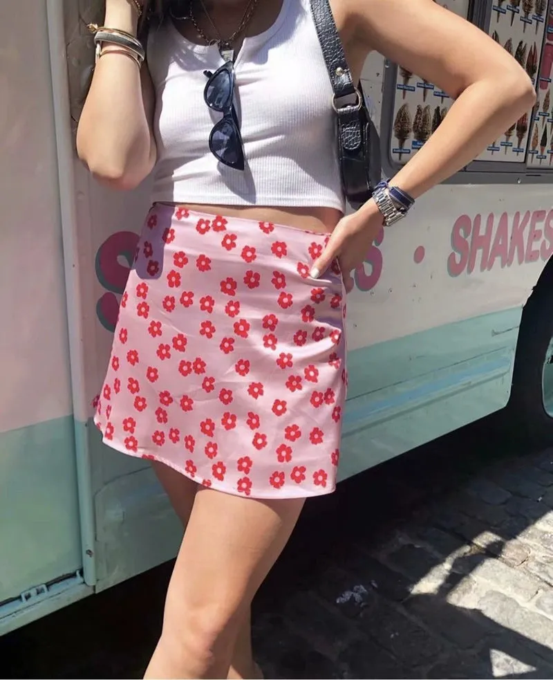 High Waist Mini Skirt with Casual Ditsy Floral Print in Satin Fabric
