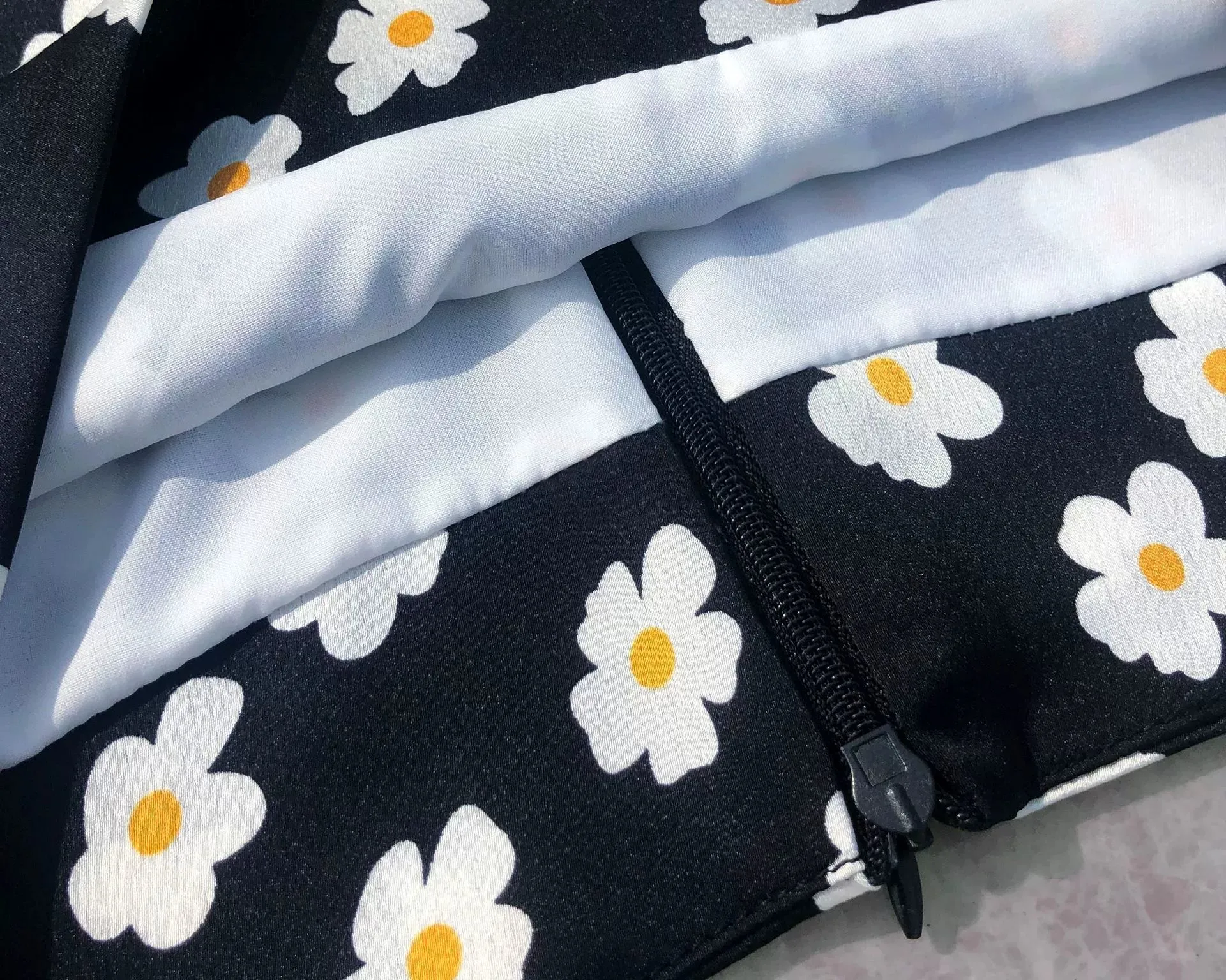 High Waist Mini Skirt with Casual Ditsy Floral Print in Satin Fabric