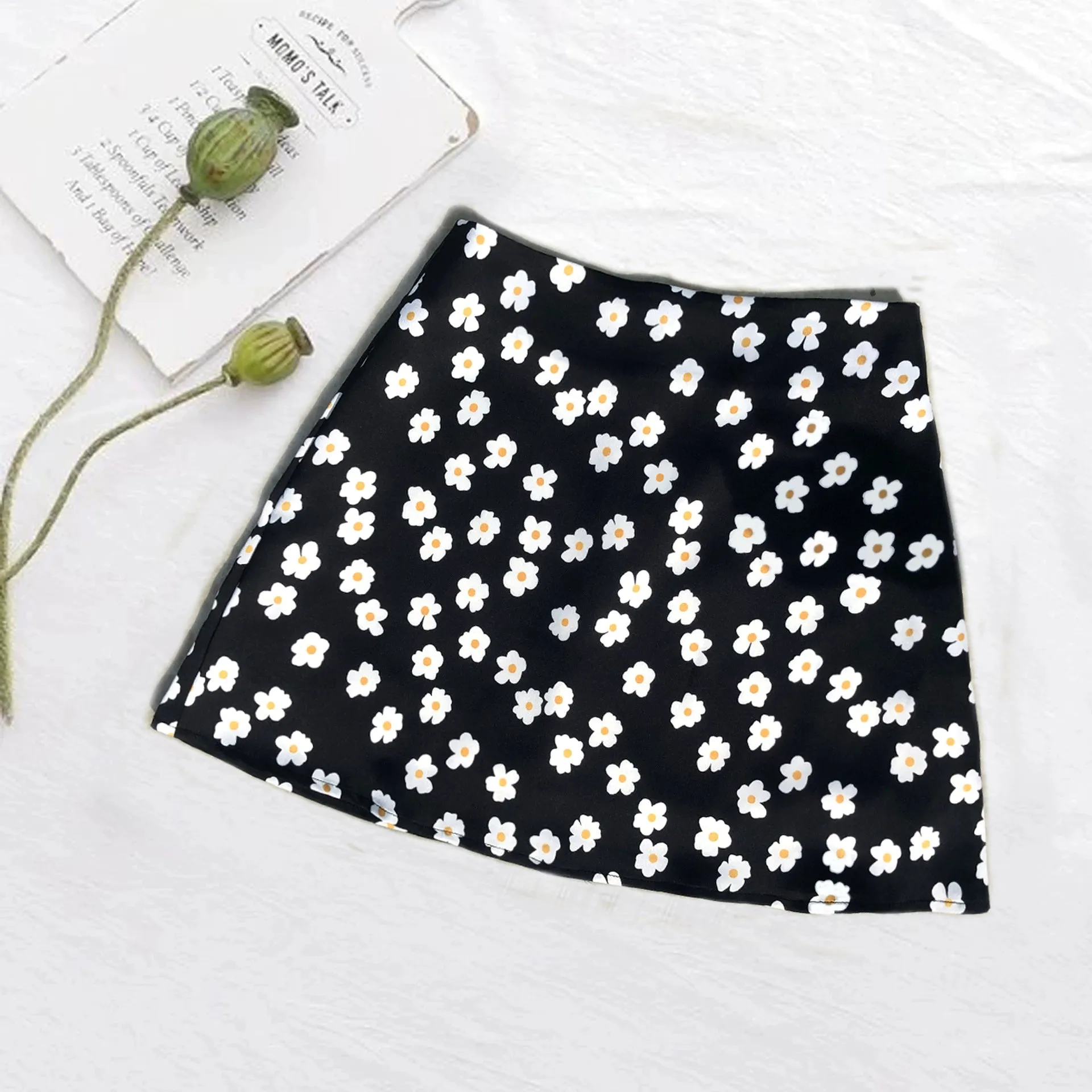 High Waist Mini Skirt with Casual Ditsy Floral Print in Satin Fabric