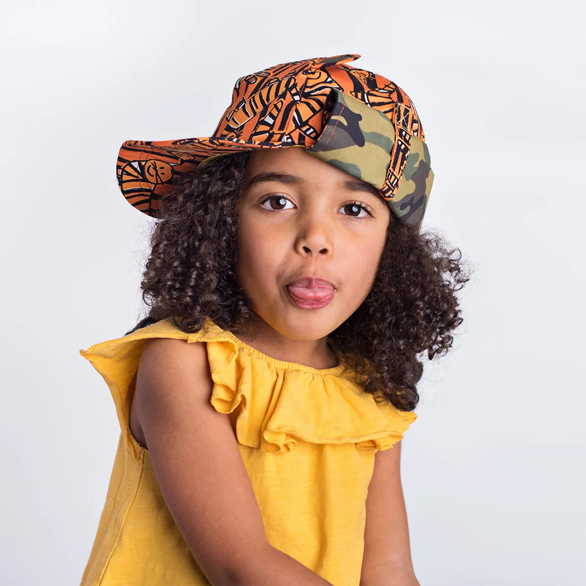 Kids Cub sun hat with neck flap: Tiger King
